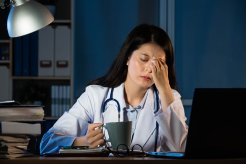 Burnout, withdrawal remain ‘alarmingly high’ among physicians and residents